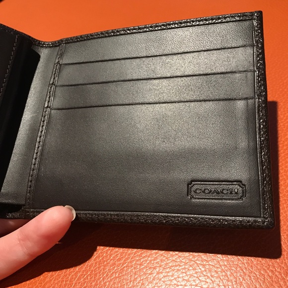 New never used genuine Coach black leather wallet - Picture 2 of 7